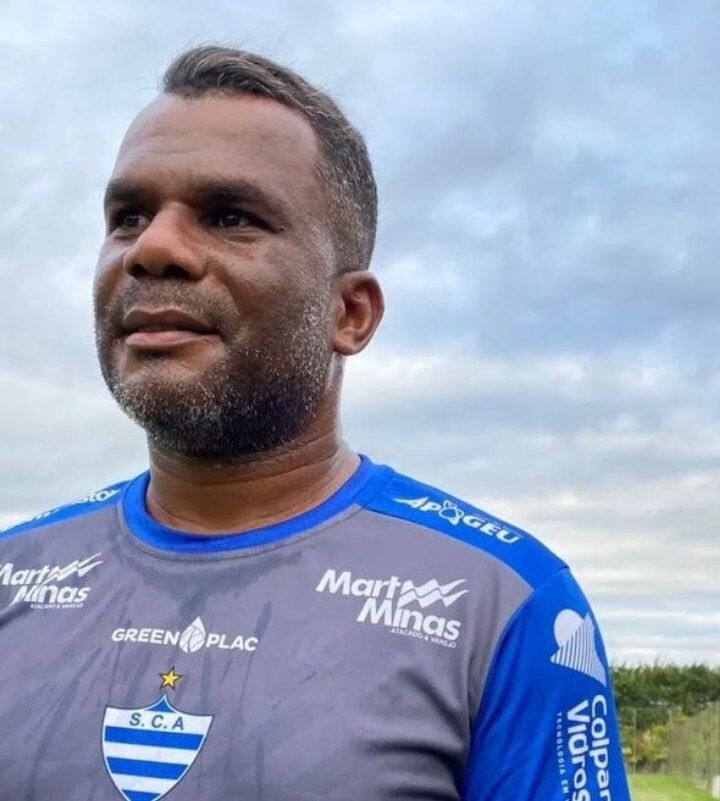 تصویر متفاوت از ستاره خارجی سابق پرسپولیس/ ۴۷ سالگی بازیکن محبوب سرخها اینشکلی است!