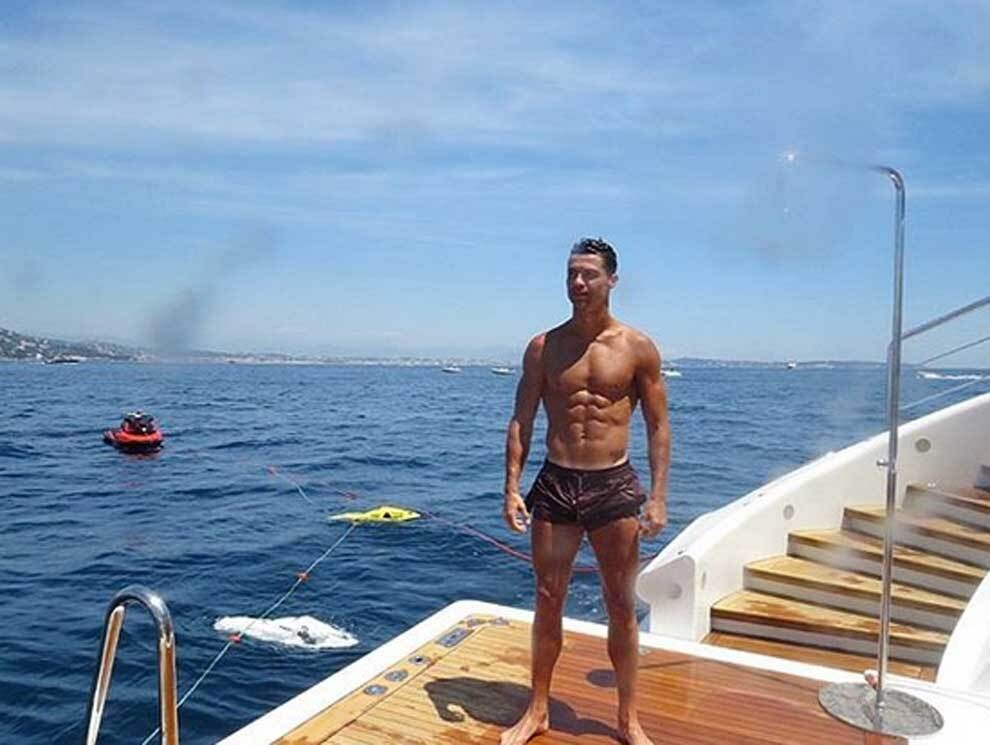 عکس| تصاویر لو رفته از خوشگذرانی جورجینا و رونالدو روی قایق تفریحی لوکس در ایتالیا