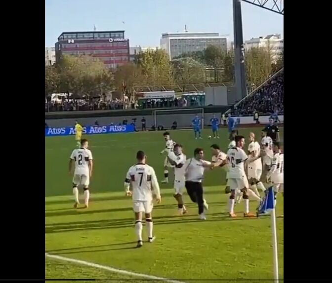 تصاویر| همتیمی رونالدو بادیگارد او شد!/ فریم به فریم با محافظت غیرمنتظره از کریستیانو