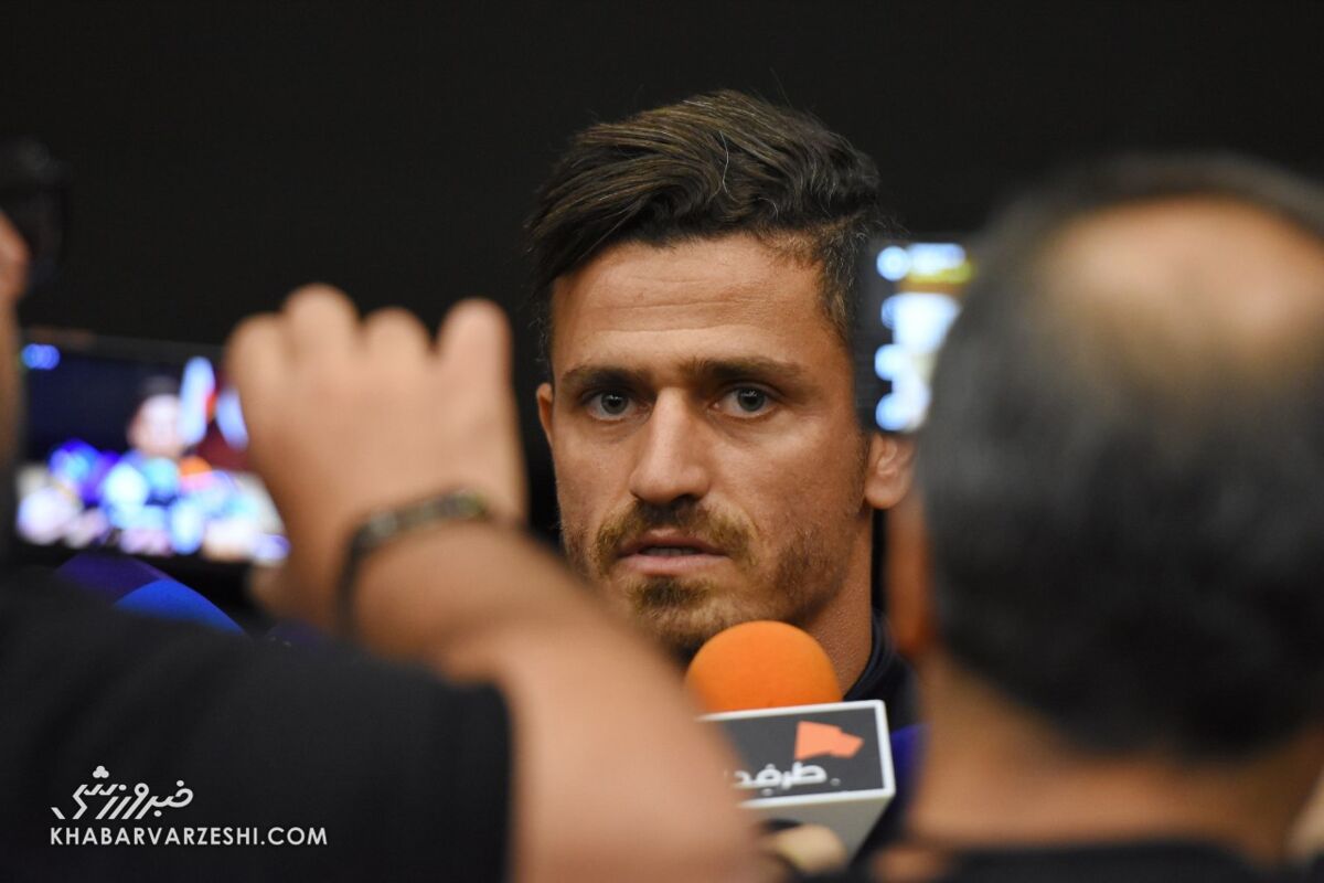 دیدار وریا غفوری با علی کریمی با یک قلب آبی دیدار وریا غفوری با علی کریمی با یک قلب آبی