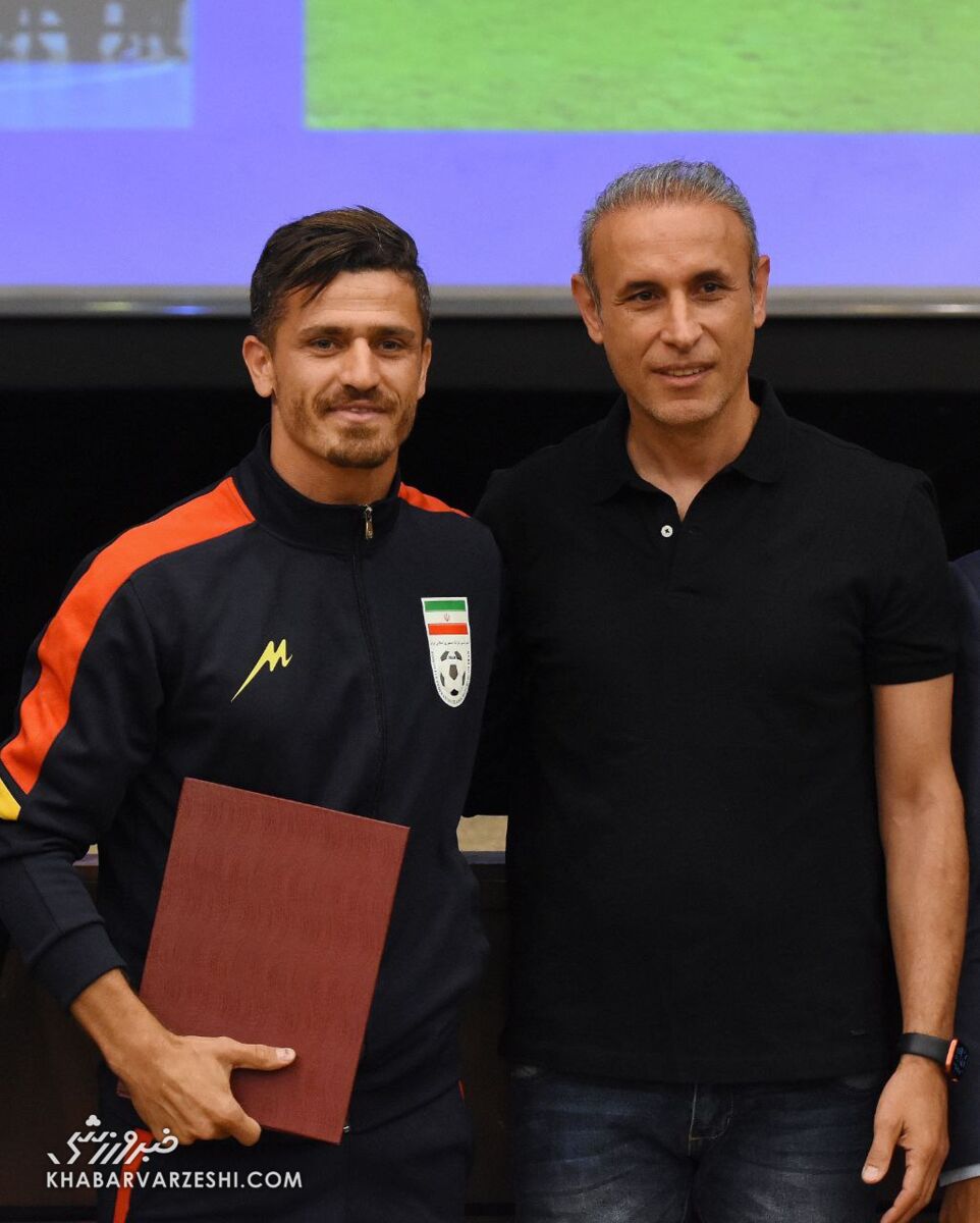 عکس| برخورد گرم یحیی گلمحمدی با وریا غفوری/ کاپیتان محبوب استقلالیها در آغوش سرمربی پرسپولیس