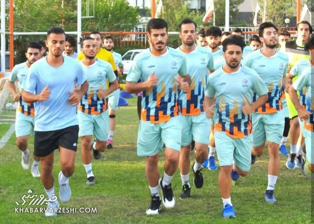 عکس| مدافع جنجالی استقلال به تیم سابقش برگشت/ این بازیکن قید پرسپولیس را زد!