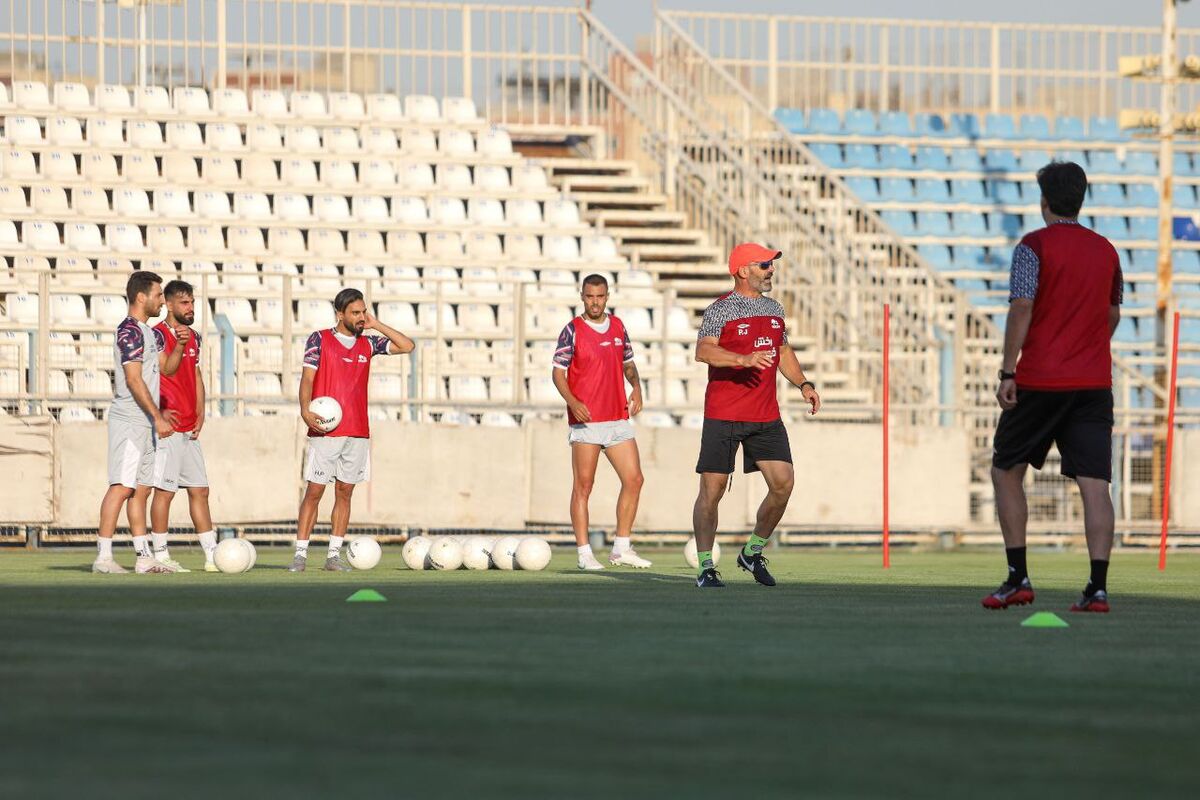 عکس| شجاع خلیلزاده با تیم جدیدش در ایران استارت زد/ چهره تیم سرمربی لالیگایی با ورود ستارهها ترسناک شد!