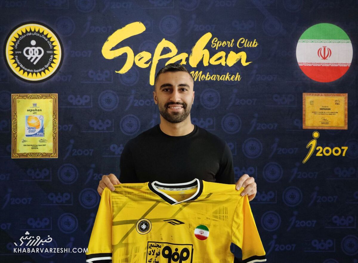 عکس| بمب نقل و انتقالاتی در اصفهان منفجر شد؛ کاوه رضایی رسماً به سپاهان پیوست/ مهاجم استقلالی ۳ ساله بست