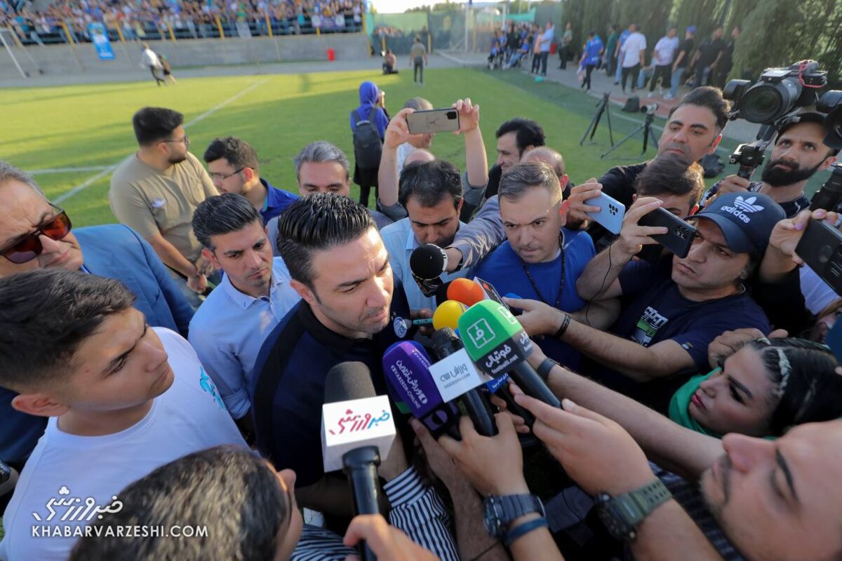 آقای نکونام فرار روبه جلو نکن!/ میگفتی استقلال بازیکن ندارد، چطور باهمینها صدر جدولی؟/ اوضاع خوب نیست برو! تیم دولتی چه دارد که رهایش نمیکنی؟