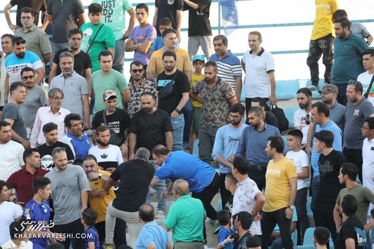 عکس| تصاویر جدید از حضور سازمان‌یافته اراذل و اوباش در تمرین استقلال