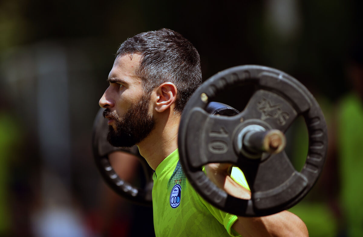 عکس| بازیکن استقلال زیر وزنه!/ فرصت دوباره نکونام به یک آبیپوش