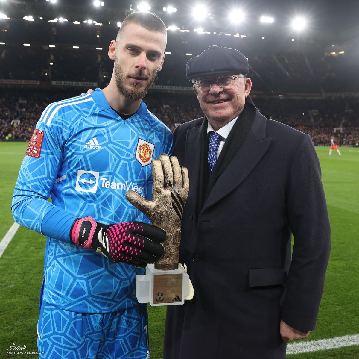 حمله به کامنت عجیب باشگاه؛ او را آزاد کردید حالا عروسیاش را تبریک میگویید؟/ با اسطورهها اینگونه رفتار میکنید؟