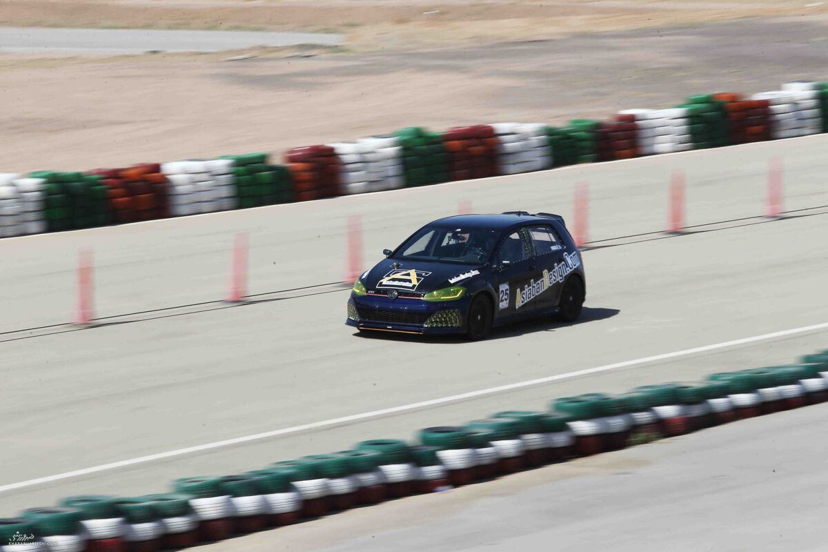 تصاویر| اینجا آدرنالین در اوج است/ هیجان زیاد در پیست اتومبیلرانی