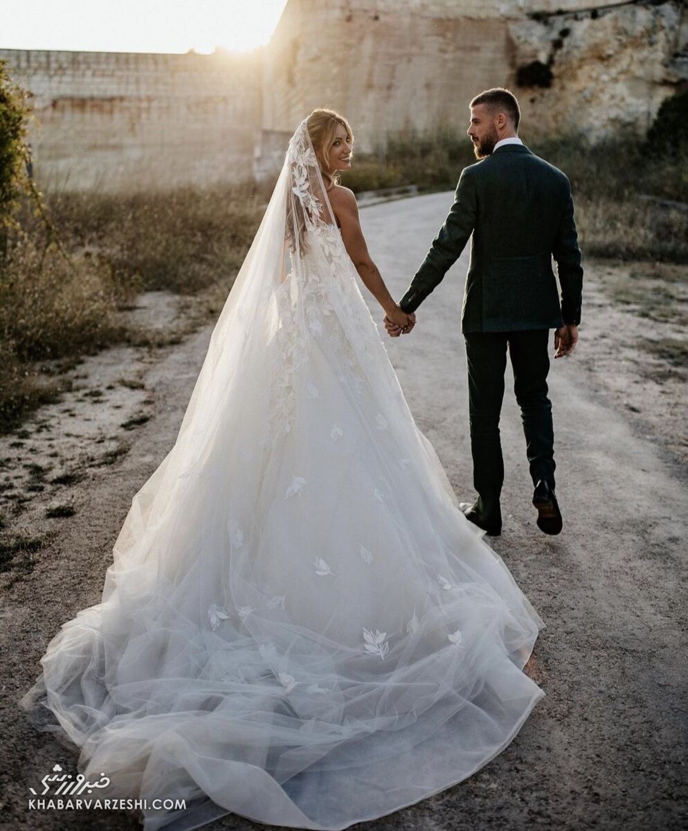 حمله به کامنت عجیب باشگاه؛ او را آزاد کردید حالا عروسیاش را تبریک میگویید؟/ با اسطورهها اینگونه رفتار میکنید؟