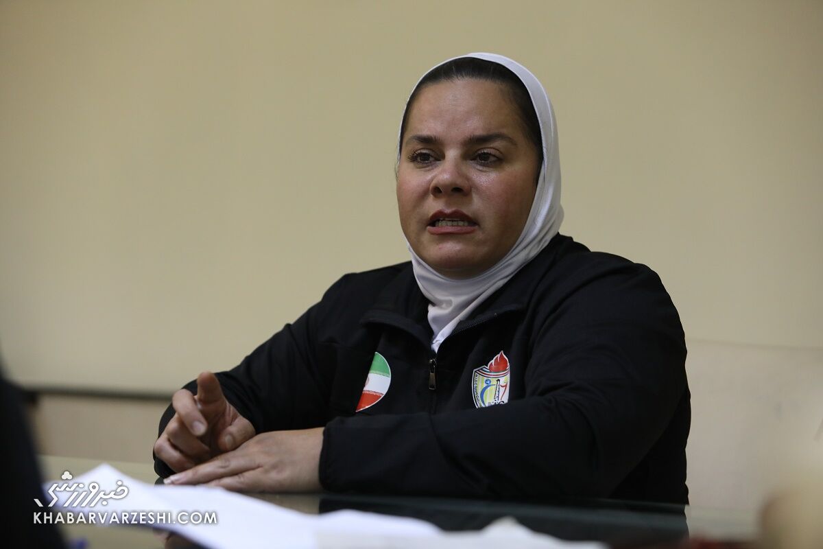 پاپی: کار و بیمه ندارم اما از من طلا می خواهند! / متقیان: هر قدر طلا می گیریم حریص تر می شویم