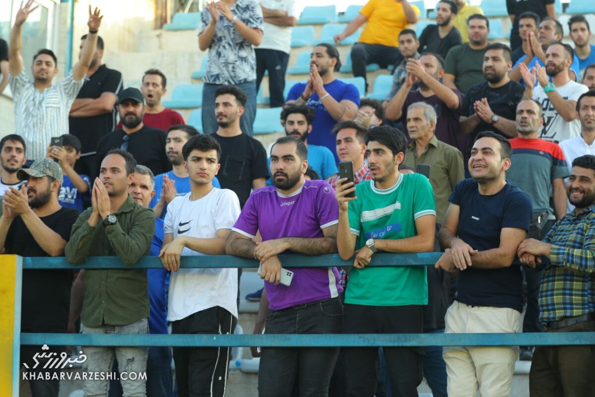 تجمع هواداران استقلال مقابل باشگاه/ بنرهای حمایت از نکونام را ببینید +ویدیو