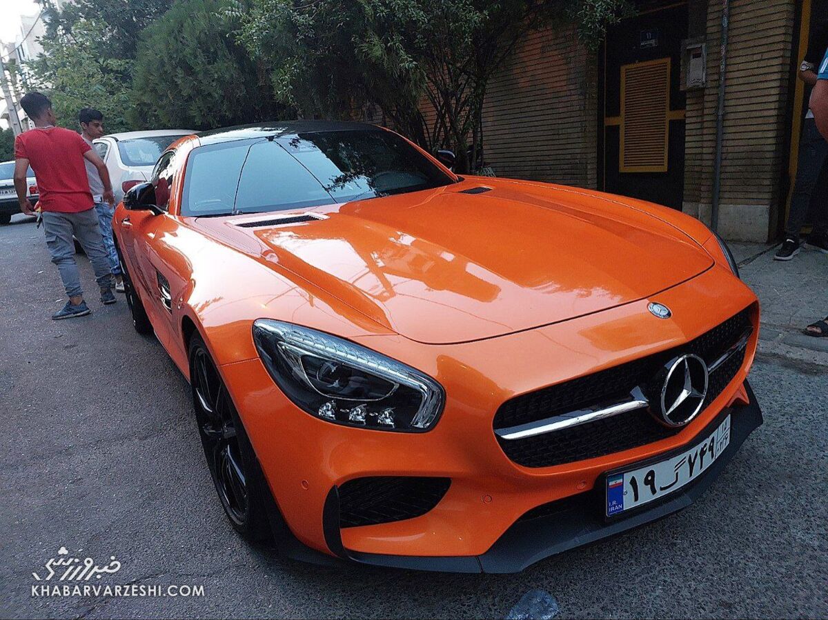 عکس| کنعانیزادگان با مرسدس بنز کمیابش به پرسپولیس آمد