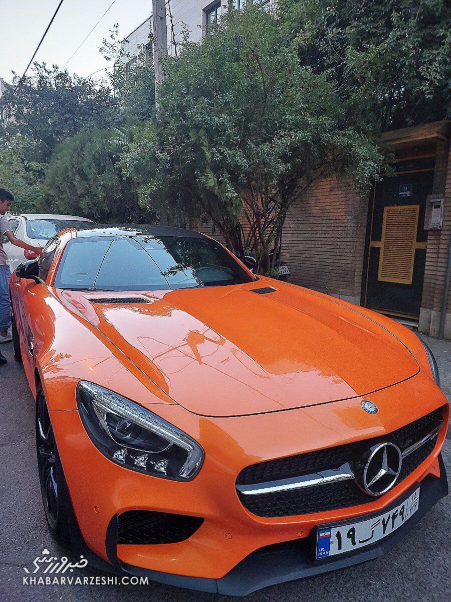 عکس| کنعانیزادگان با مرسدس بنز کمیابش به پرسپولیس آمد