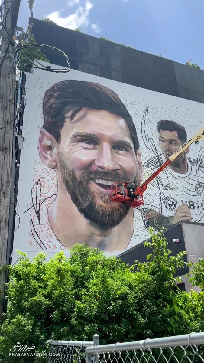 عکس| نگاهی به اثر هنری سفارشی دیوید بکام/ نقاشی دیواری لیونل مسی در قلب میامی