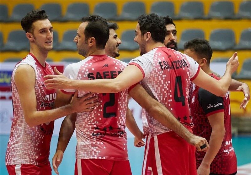 ویدیو| بزن بزن در لیگ برتر والیبال ایران/ صحنههایی تاسفبار و ناراحت کننده شبیه رینگ بوکس ویدیو| بزن بزن در لیگ برتر والیبال ایران/ صحنههایی تاسفبار و ناراحت کننده شبیه رینگ بوکس