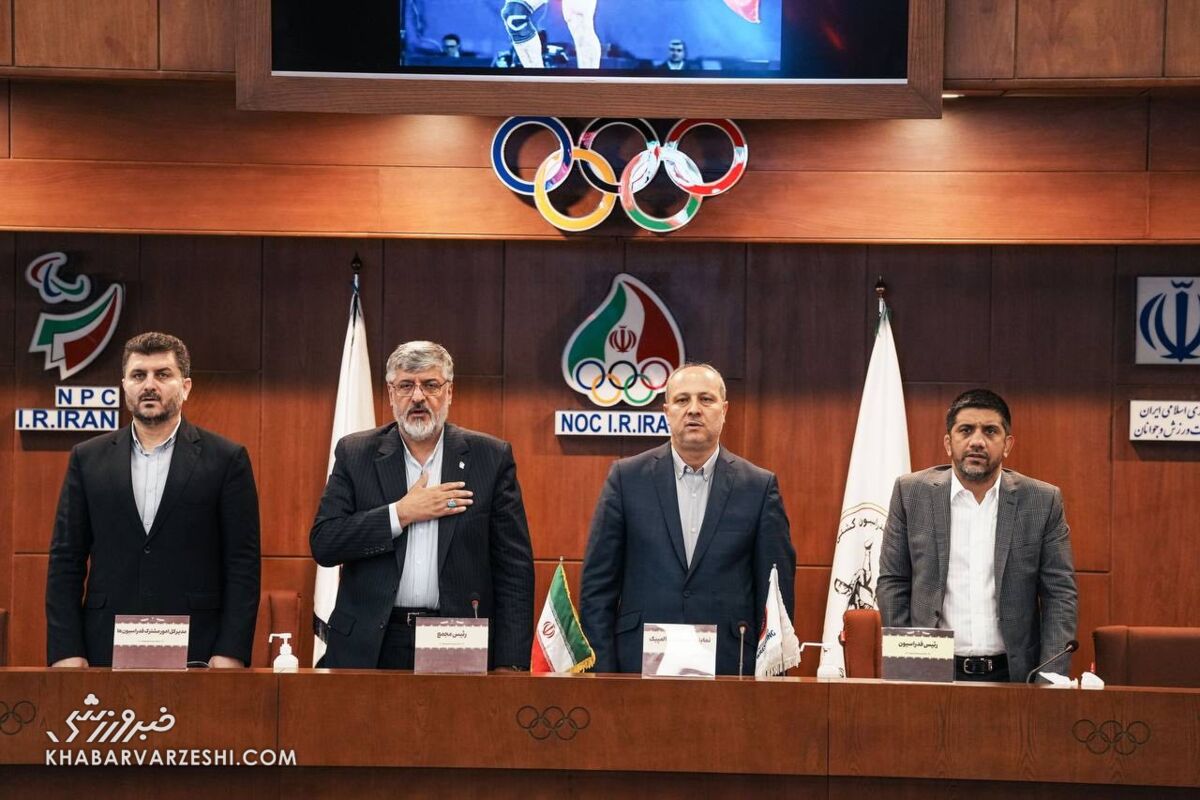آشتیکنان خودجوش علیرضا دبیر و محمد پولادگر پس از دعوای جنجالی/ اعتراف آقای رئیس به اشتباهش +ویدیو آشتیکنان خودجوش علیرضا دبیر و محمد پولادگر پس از دعوای جنجالی/ اعتراف آقای رئیس به اشتباهش +ویدیو