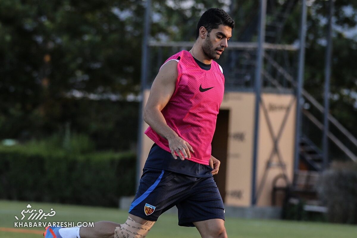 عکس| علی کریمی ماندنی شد! علی کریمی