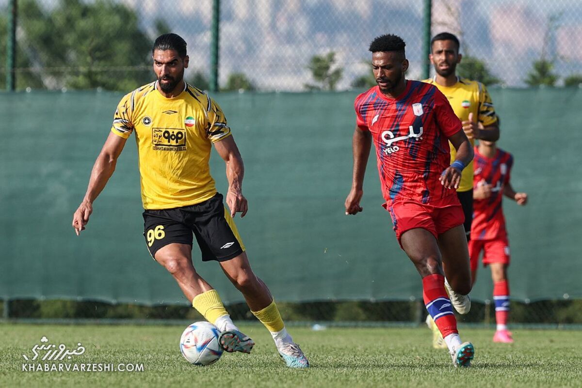 یک پرسپولیسی در سپاهان ستاره شد؛ آمار خیرهکننده رضا اسدی در تیم اصفهانی