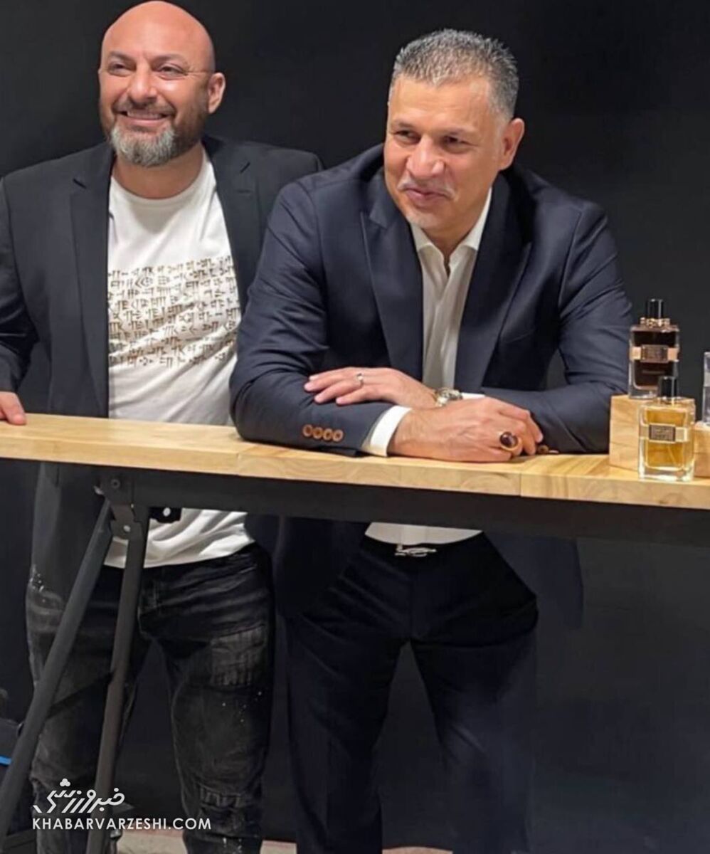 عکس| علی دایی جا پای مهران مدیری و نوید محمدزاده گذاشت/ رونمایی از برند عطر شهریار