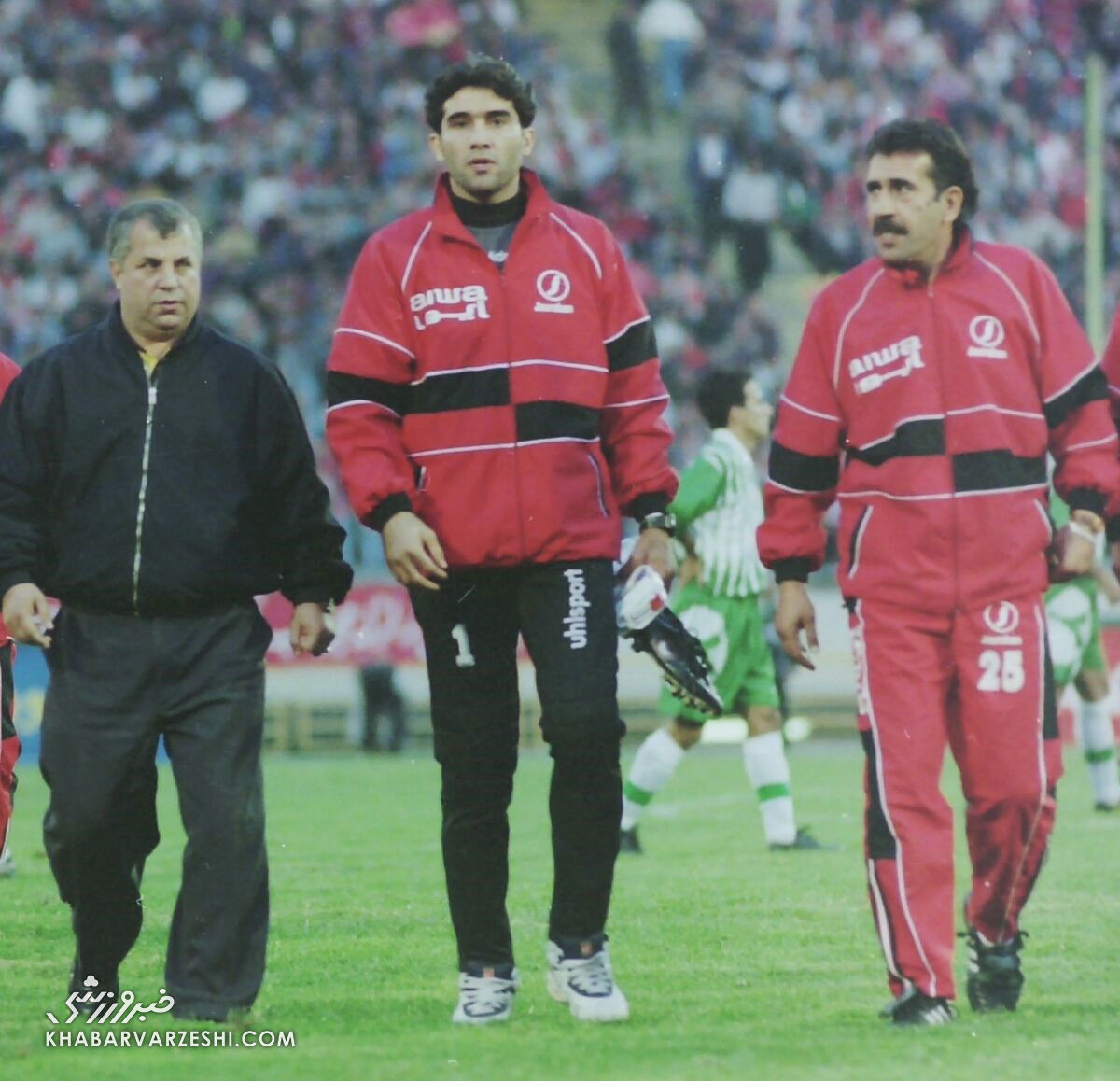 پشت پرده جنجالیترین انتقال تاریخ فوتبال ایران/ رد پای قلیچ در مناقشه بزرگ هاشمی نسب با پرتاب مشت و لگد!/ یاغی به این دلیل پیراهن استقلال را برتن کرد