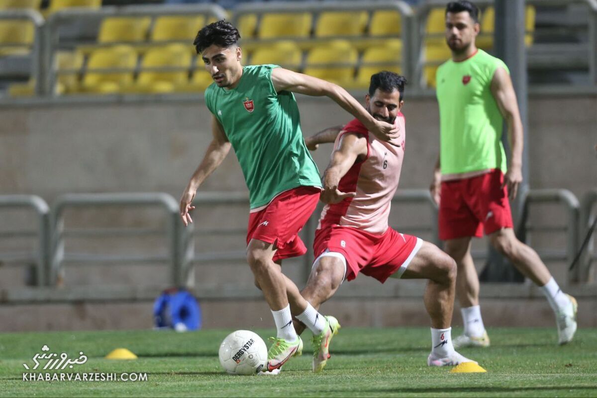 تمرین شاداب سرخپوشان در نوبت عصر/ سیدجلال پا به توپ شد تمرین شاداب سرخپوشان در نوبت عصر/ سیدجلال پا به توپ شد