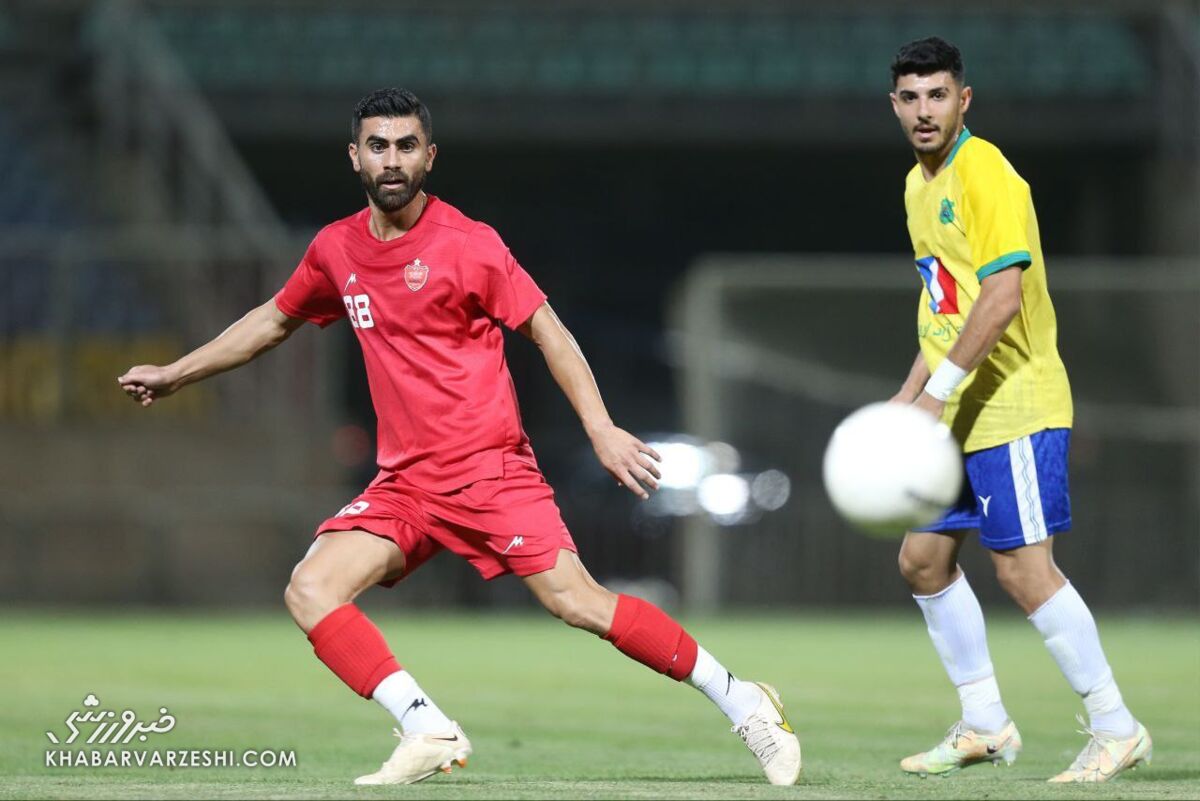 سینا اسدبیگی در پرسپولیس ماندگار شد