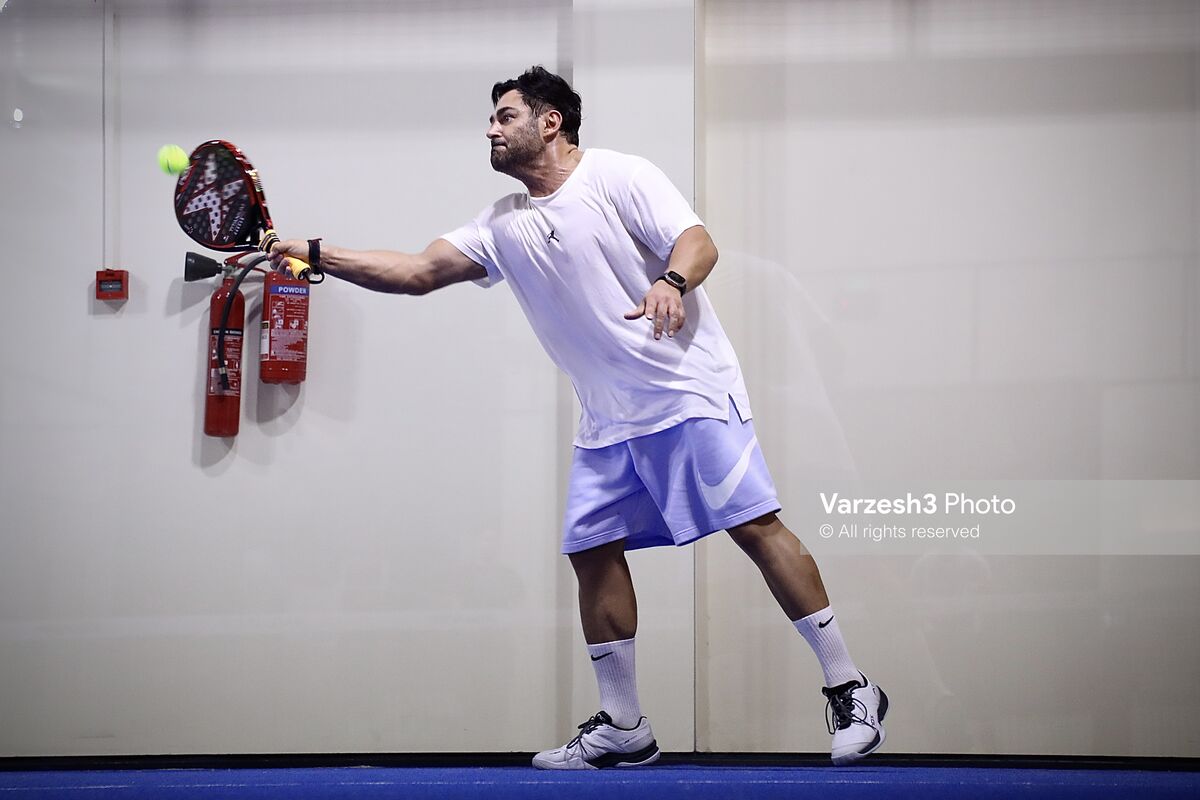 عکس| محمدرضا گلزار راکت به دست شد/ رقابت نفسگیر آقای سوپراستار در دبی