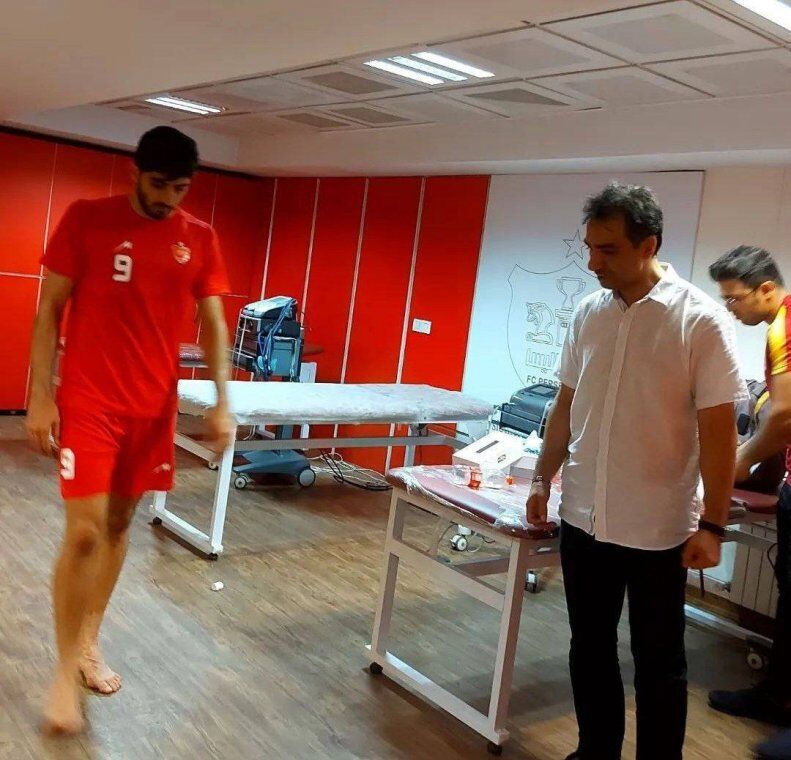 عکس| وضعیت نگران کننده دو ستاره پرسپولیس پیش از شروع فصل/ بازیکن مورد علاقه گل‌محمدی در فیزیوتراپی