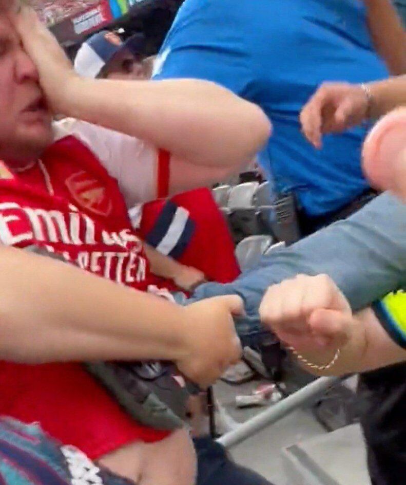 تصاویر| دیدار دوستانه به خاک و خون کشیده شد!