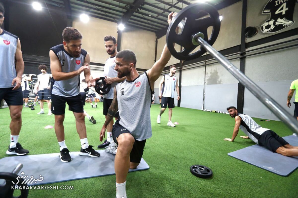 پرسپولیسیها با لباس جدید در سالن سیدجلال/ شاگردان گلمحمدی وزنه زدند