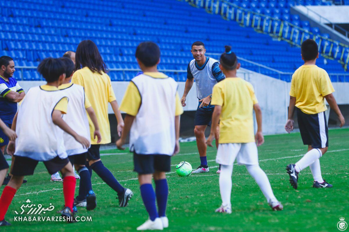 تصاویر| رونالدو با النصر به دوران کودکی بازگشت/ بچههای ژاپنی رقیب CR7 شدند!