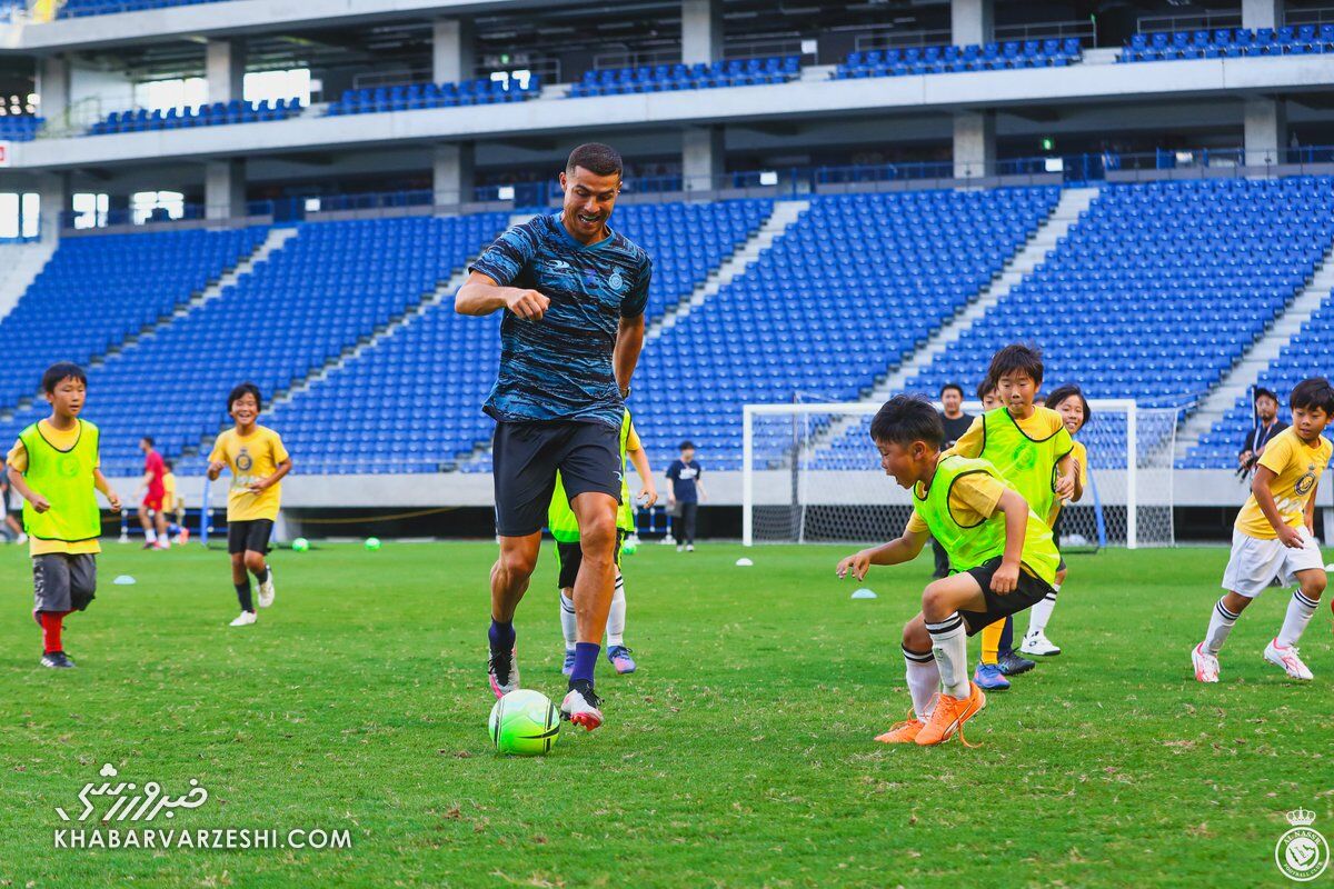 تصاویر| رونالدو با النصر به دوران کودکی بازگشت/ بچههای ژاپنی رقیب CR7 شدند!
