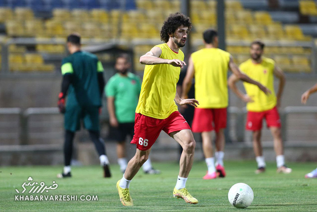 مخالفت گل‌محمدی با جدایی یک بازیکن/ مدافع پرسپولیس ماندنی شد