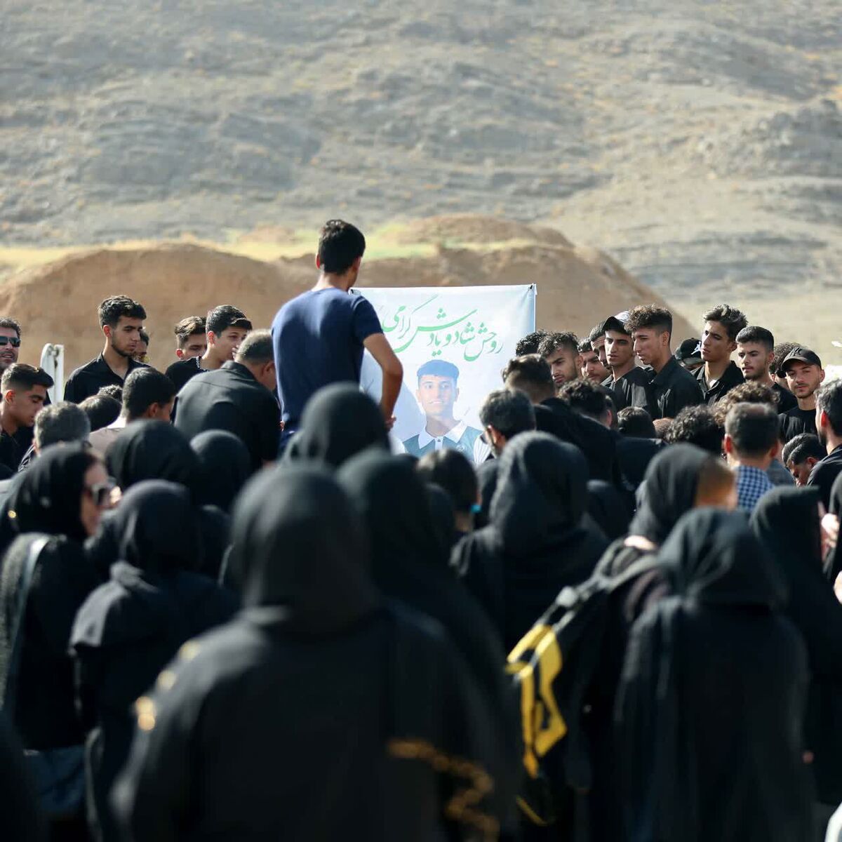 تصاویری غمانگیز از مراسم تشییع جنازه بازیکن ذوبآهن