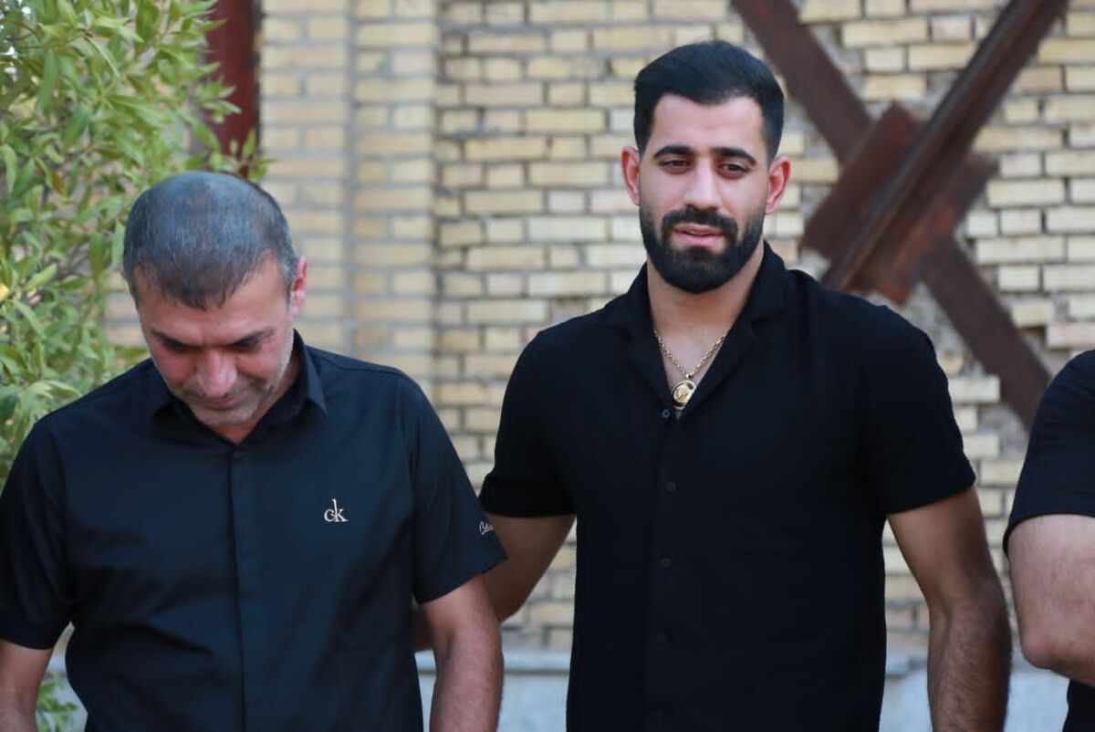 تصاویر| ستاره جدید پرسپولیس در خاکسپاری بازیکن نفت آبادان