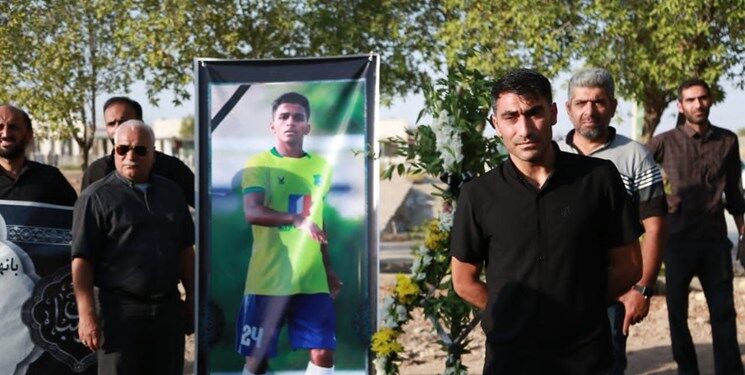 تصاویر| ستاره جدید پرسپولیس در خاکسپاری بازیکن نفت آبادان