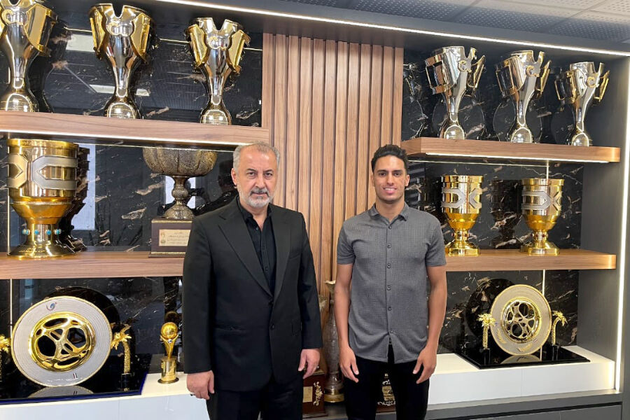 از بچگی پرسپولیسی هستم/ امیدوارم فرصت بازی کردن در این تیم را داشته باشم/ هزاران نفر پول میدهند که...