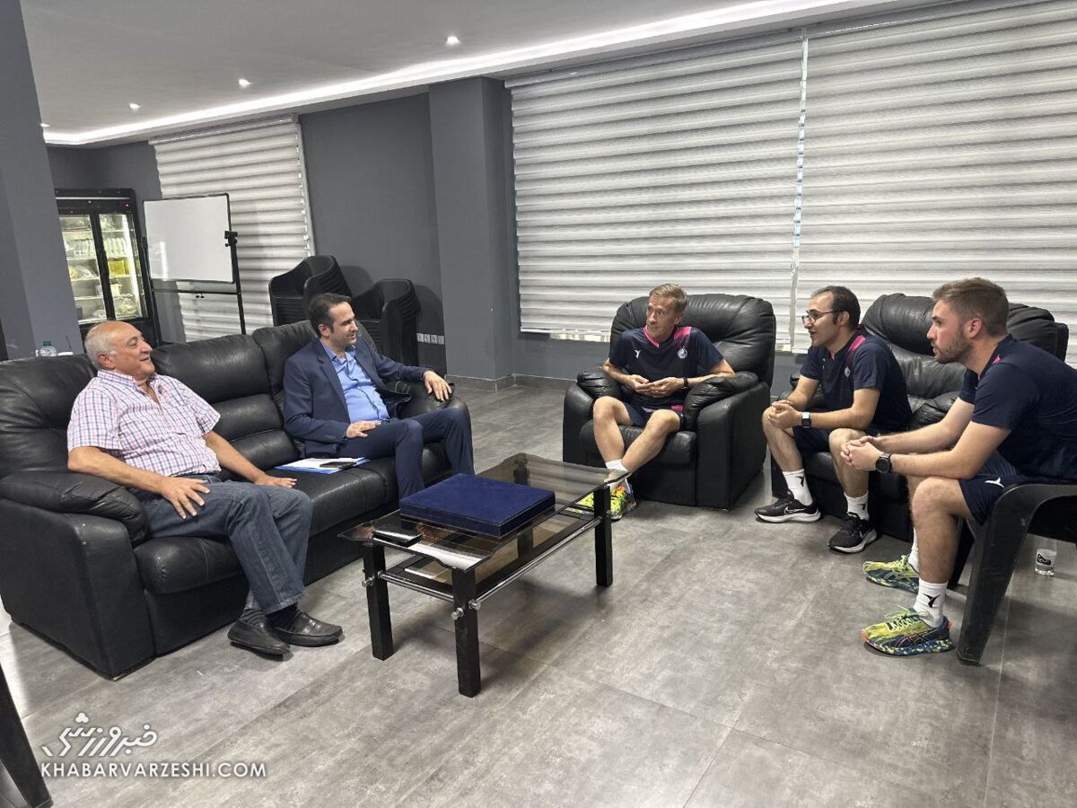 عکس| ملاقات خطیر و مربیان اسپانیایی در حضور پیشکسوت استقلال