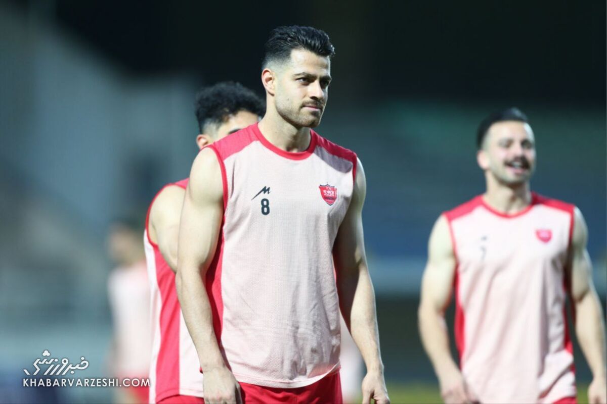 عکس| رونمایی پورعلیگنجی از ظاهر جدیدش/ سوژه شوخی بازیکنان پرسپولیس جور شد!