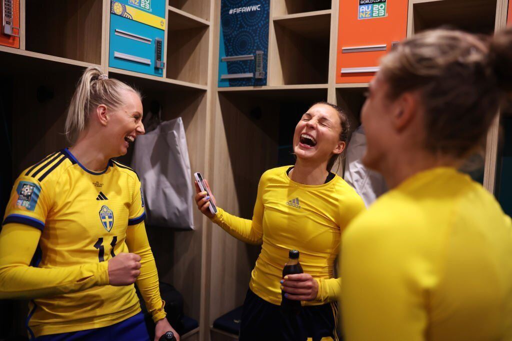 تصاویر| سرمستی دختران سوئدی در رختکن/ نفسگیرترین صحنه جام جهانی زنان سوژه خنده شد!