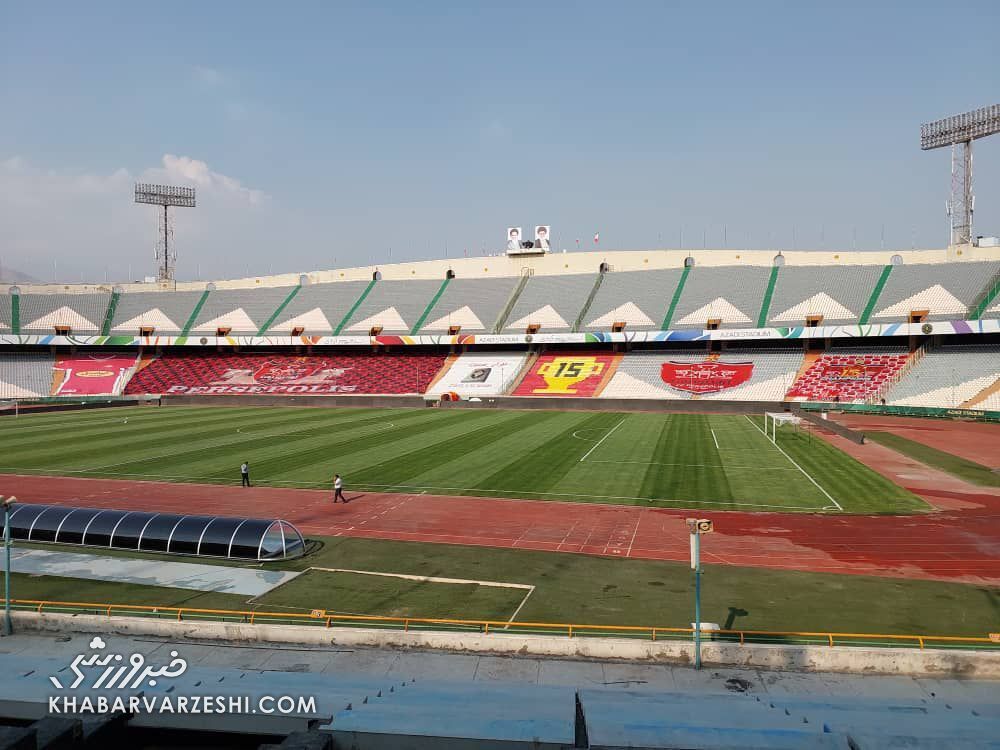 عکس| اقدام هواداران پرسپولیس در ورزشگاه بی تماشاگر آزادی