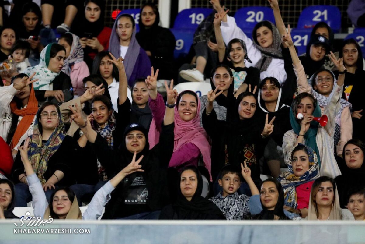 ورود زنان ایران به ورزشگاه