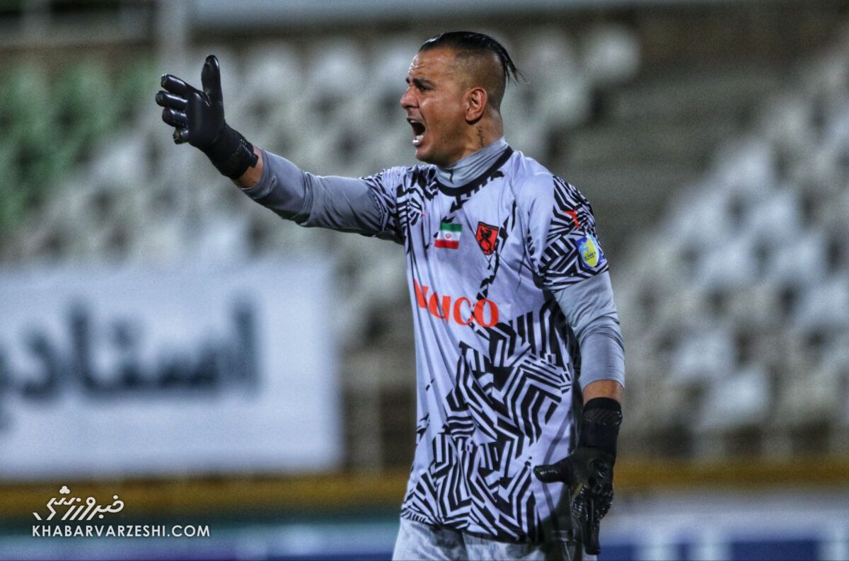 تصمیم بحث برانگیز محرم نویدکیا مقابل پرسپولیس تصمیم بحث برانگیز محرم نویدکیا مقابل پرسپولیس