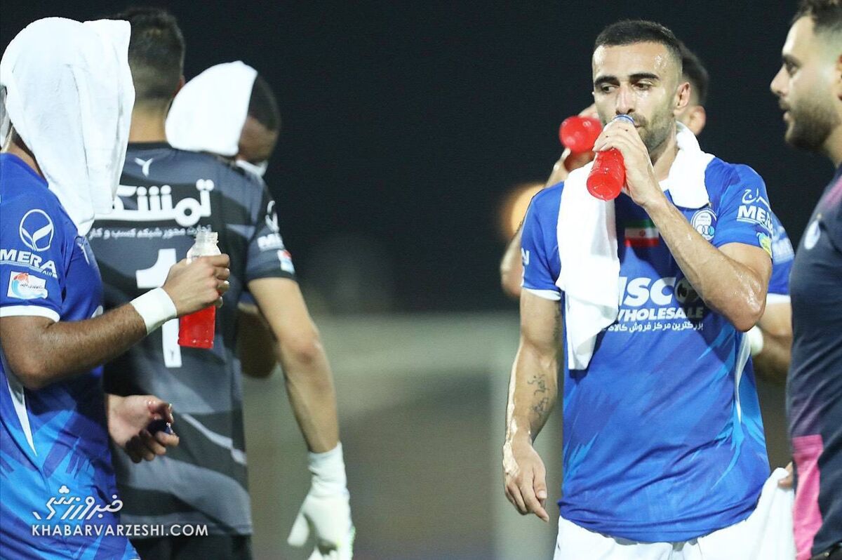 عکس| ترفند ویژه نکونام برای شکست دادن گرمای شدید آبادان/ تجربه سرمربی استقلال به داد شاگردانش رسید