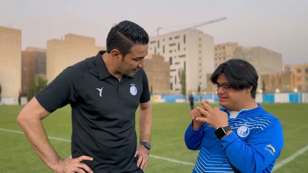 تصاویر| آرزو میکنم ستاره سوم استقلال را بگیری/ هوادار موردعلاقه مجیدی در کنار نکونام