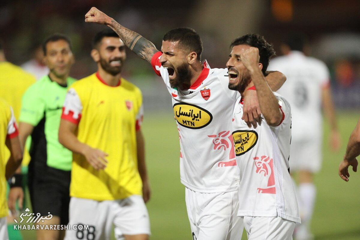 تصاویر| رفتار عجیب یک پرسپولیسی با یحیی گلمحمدی