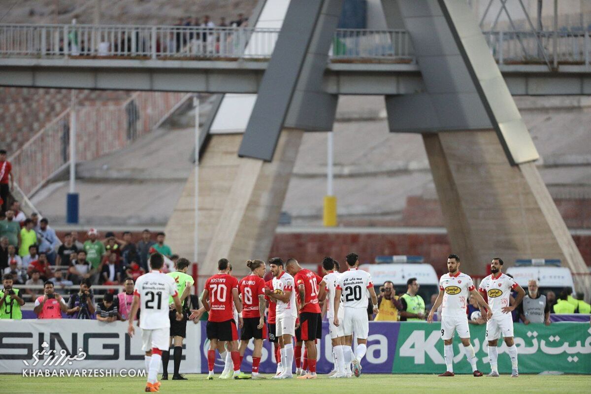 تصاویر| رفتار عجیب یک پرسپولیسی با یحیی گل‌محمدی