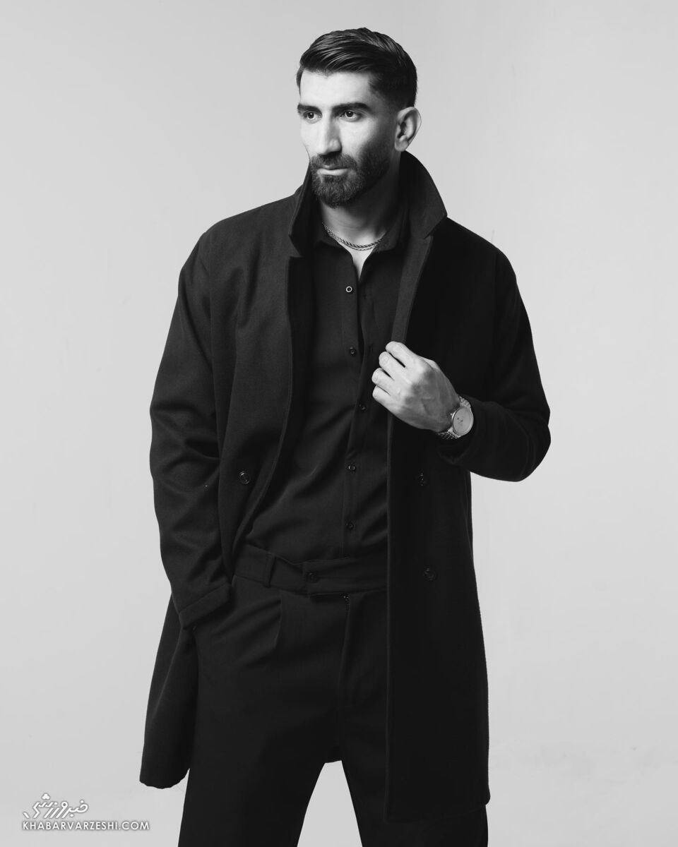 عکس| علیرضا بیرانوند مدل شد/ ژستهای خاص گلر پرسپولیس مقابل دوربین