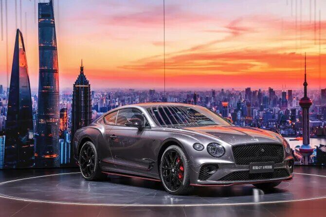 عکس| رونمایی از ماشینهای لاکچری عربستانیها برای نیمار/ مدیر الهلال سنگ تمام گذاشت